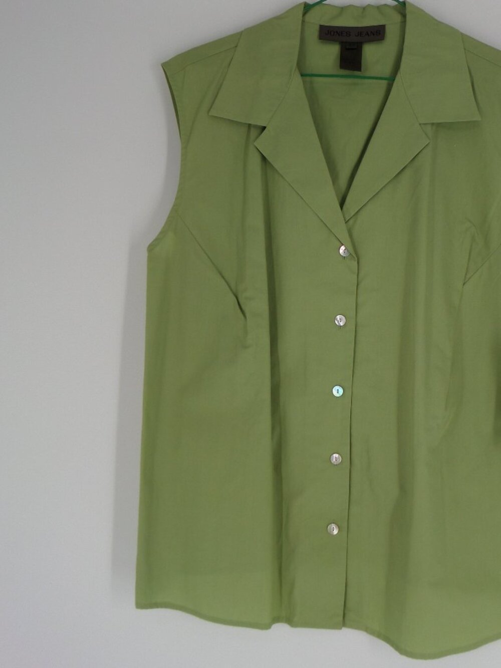 Jones Jeans Woman's Green Sleeveless V Neck Button Down Blouse Size 18W NWT